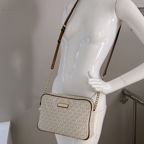 Michael Michael Kors Jet Set White Brown Logo Zip Camera Crossbody Bag - Picture 2 of 13